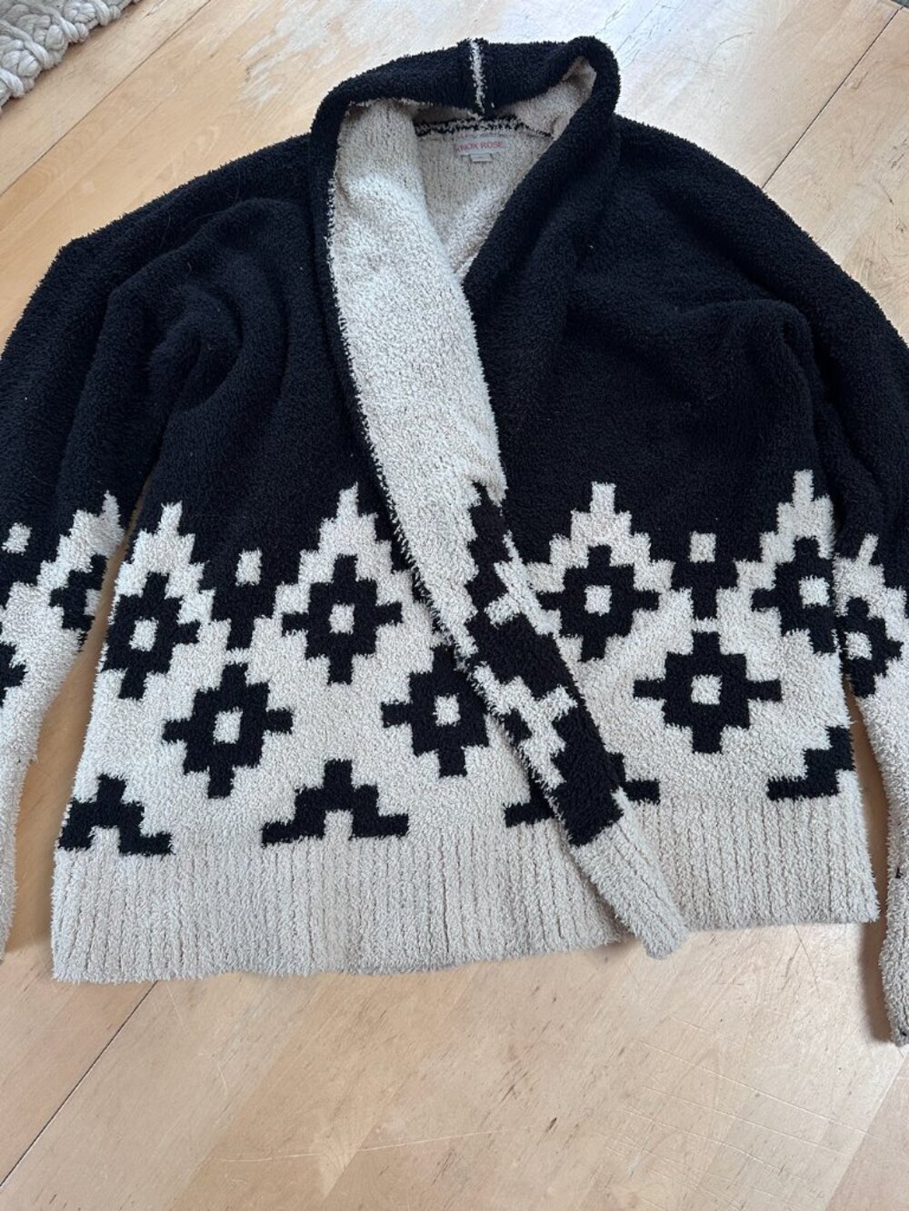 GEOMETRIC Black and Cream Cardigan